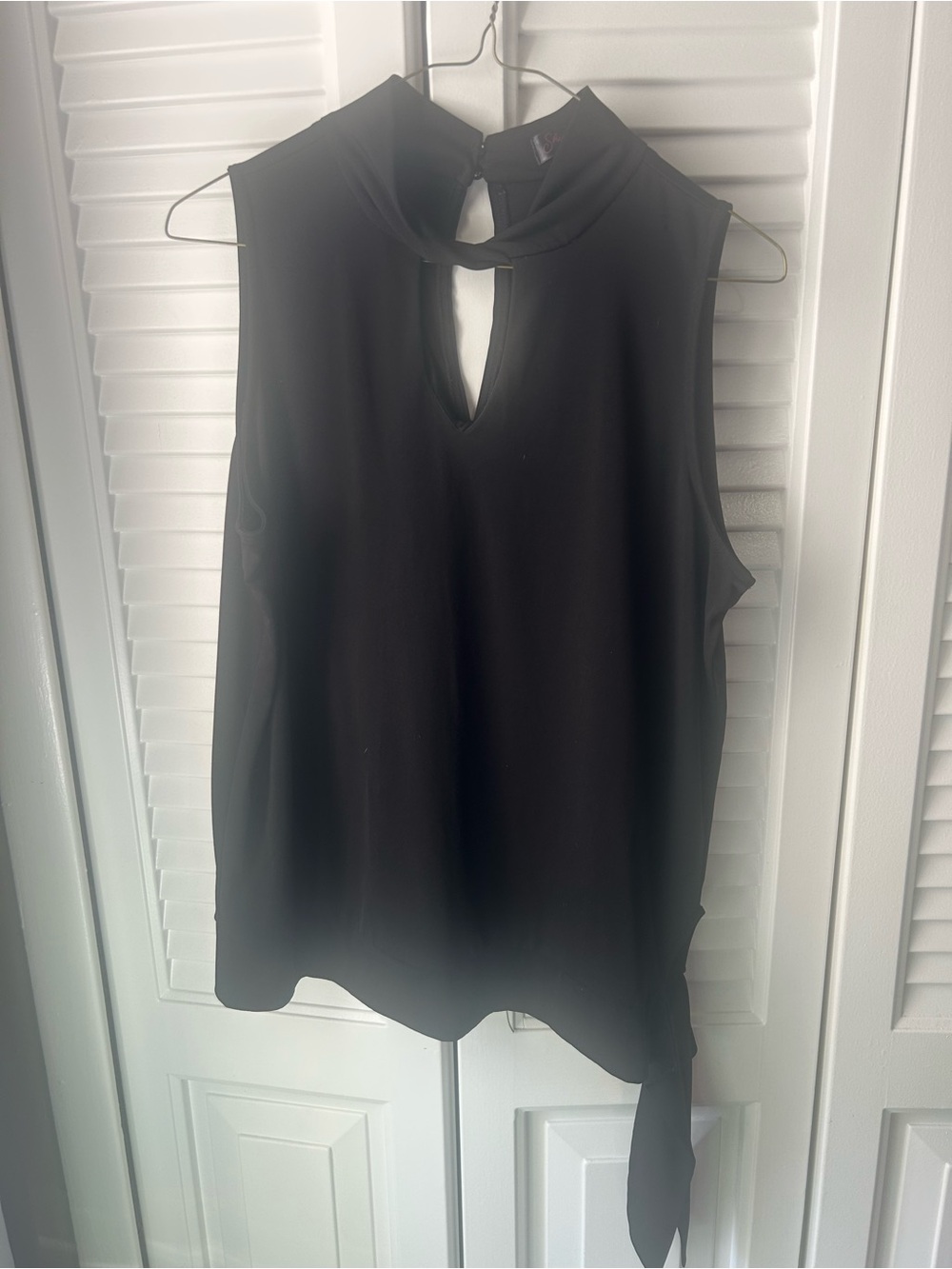 Sleeveless Keyhole Tie Neck Blouse - Black